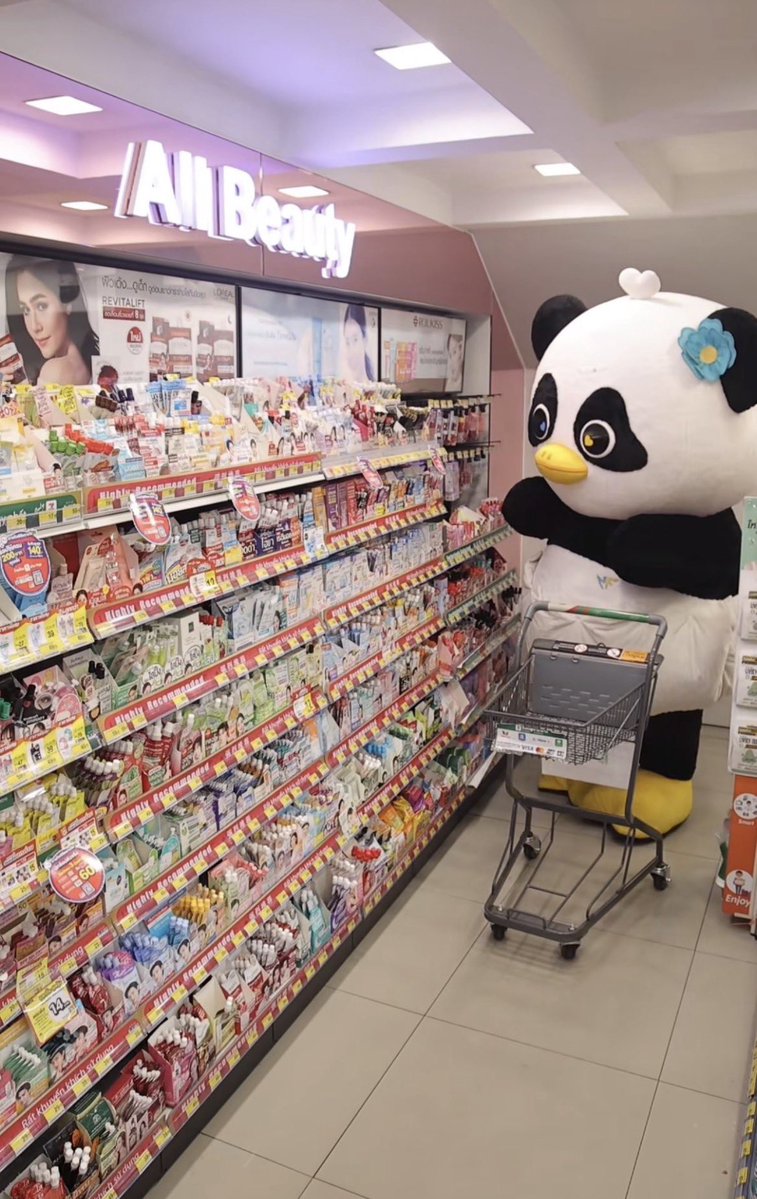 sugarformyfilm's tweet photo. thailand is the only country where you can casually see a panduck doing shopping at a mart, buying skincare https://t.co/fsuuta0NAc