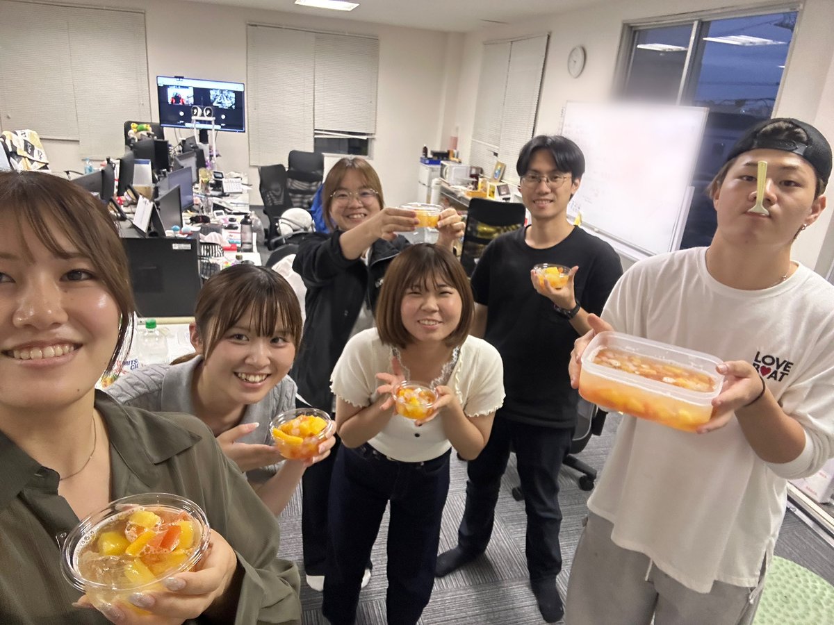 event21_sora's tweet photo. みんなでフルーツポンチ🍇🍓🍑🍉

1日じゃ食べきれなくて、
凍らせたらシャリシャリになりました🍧 https://t.co/Z9AMCUmfqY
