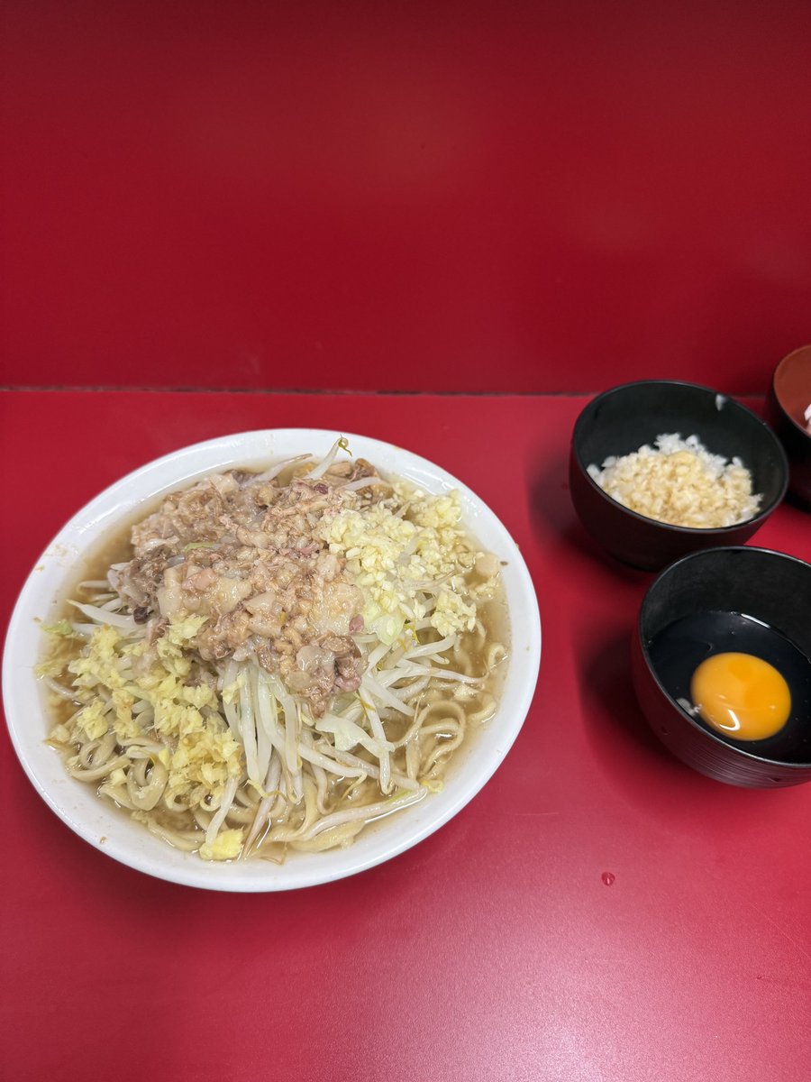 welfaredwelf's tweet photo. ラーメン二郎 大宮公園駅前店
小
+おろしぽん酢
+生卵
ニンニクアブラショウガ

うんめ〜〜〜〜
完飲
ごっそさん https://t.co/7BYQD3q5aK