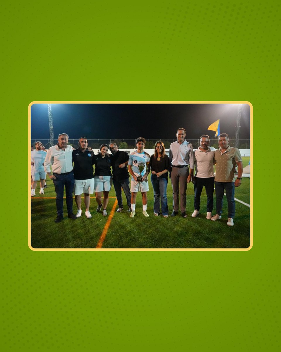 dipujaen's tweet photo. 🏆 ¡El CD Navas levanta la Copa!
El presidente ha entregado el trofeo de la XII Copa Presidente Diputación de Fútbol al #CDNavas tras imponerse por un ajustado 2-1 al Campillo del Río CF en el municipal de #BañosDeLaEncina, un vibrante triunfo con el que el cuadro navero logra su segundo título en esta emocionante competición veraniega apoyada por la Administración provincial.
👉 Ajustada victoria del CD Navas por 2-1
👉 Segundo título copero para la escuadra navera
👉 Emocionante ambiente futbolístico en Baños de la Encina
🗣️ @juanlatorreruiz
🗣️ @AfricaColomo
#CopaPresidenteDiputación #FútbolJiennense