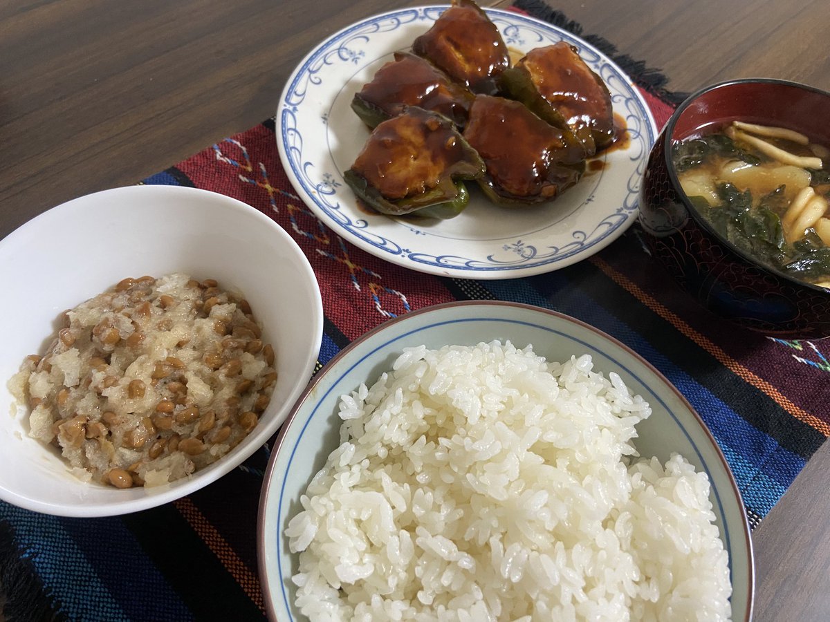 zhg9486751's tweet photo. 今日の夕餉
最近乾燥ワカメをお椀に入れて汁を入れるだけで具が増やせる事に気付く。便利 https://t.co/NTfHF1OdD0