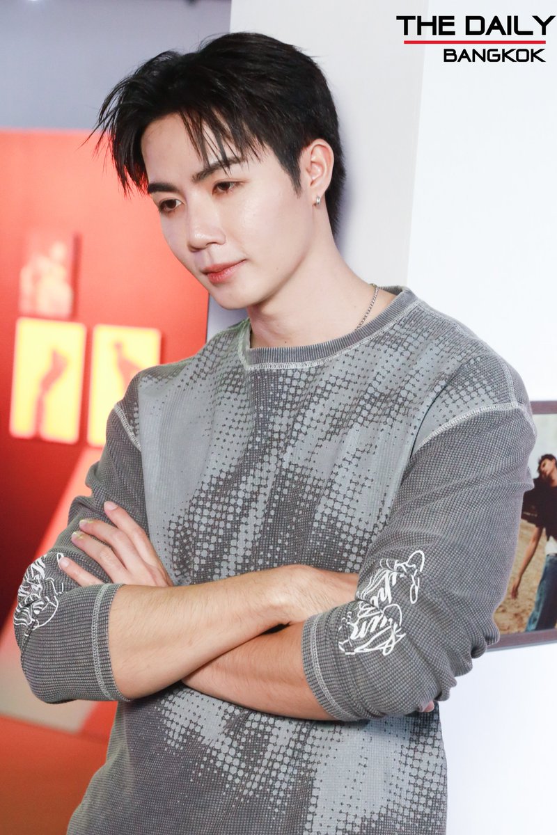 thedailybkk's tweet photo. หล่อออร่า "ซี พฤกษ์" กับงาน INSOLUTION: PHOTO EXHIBITION 

SUPER SUN EXHIBITION AT SIAM DISCOVERY
#ZeePrukExhibitionxSiamDiscovery
#ZeePruk #SUPERSUN 
#SUPERSUNINSOLUTIONEXHIBITION
#SUPERSUNEXHIBITION https://t.co/GPVDiXUkMj