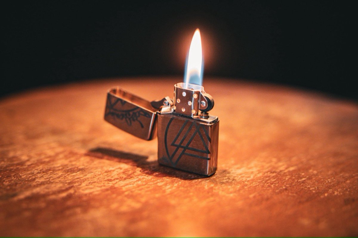 KOOLizm2525's tweet photo. 🔥DOPEDOWN オリジナルZippo🔥
限定販売開始‼️

◼︎シリアルナンバー入
◼︎吾龍直筆サイン入りケース付

🕗受注期間
9/10(木) 21:00〜9/18(金) 23:59

🔻ご注文はこちらから🔻
https://t.co/7sgh16jT9J

※受注生産となります。
※ナンバーは一つずつ私が手打ちする為、若干の凹みが生じます🙇‍♂️ https://t.co/VhTWfWQDZl