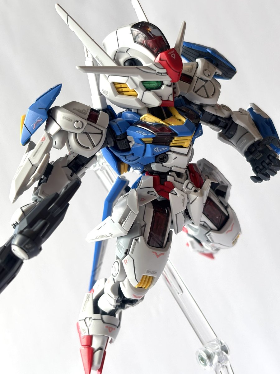 GaoXing13219's tweet photo. MGSDガンダムエアリアル完成しました🔨
相変わらずディテールがバキバキに入っていて、組んでて非常に楽しいシリーズですね。
個人的にはビットオンフォーム状態が好きです✨
今月発売のクシャトリヤも、とんでもないクオリティになっていそうで楽しみです😎

#ガンプラ 
#ガンプラ好きと繋がりたい https://t.co/ucqxYlSZxW