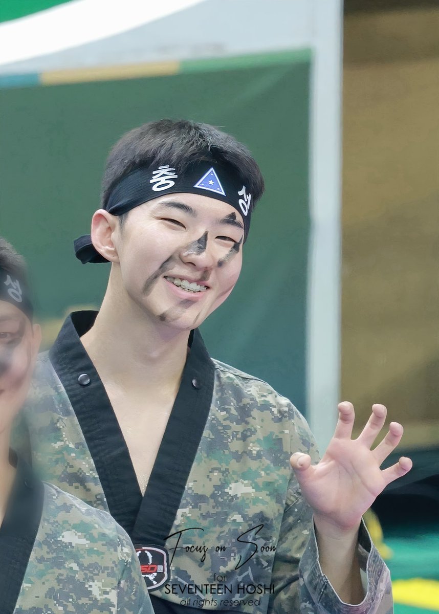horang_baby's tweet photo. ยิ้มตาขีด+เหล็กดัดฟัน=ยาวิเศษ 😭❤️‍🩹 https://t.co/YwznKkGubZ