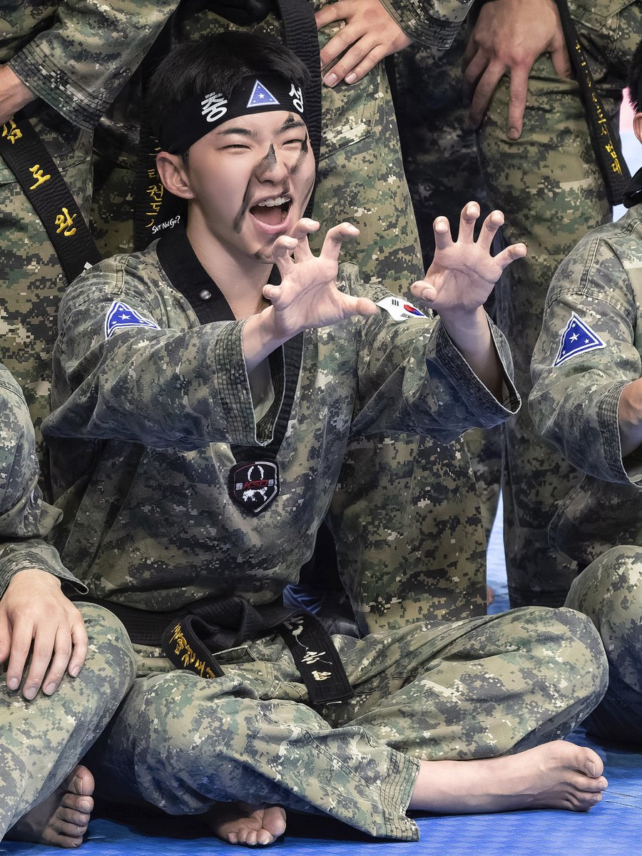 horang_baby's tweet photo. ยิ้มตาขีด+เหล็กดัดฟัน=ยาวิเศษ 😭❤️‍🩹 https://t.co/YwznKkGubZ