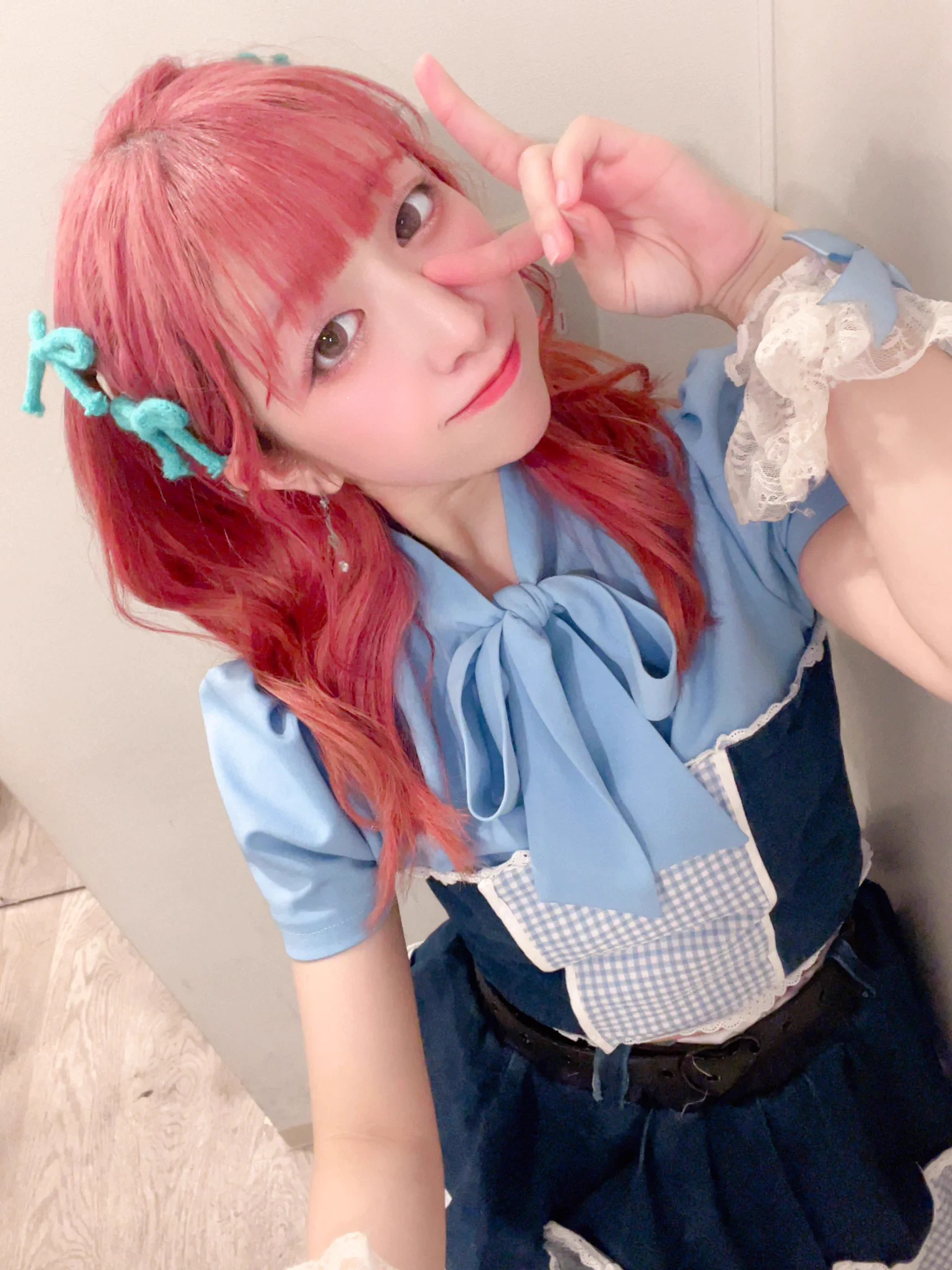 HR2oolYb0AArad_?format=webp&