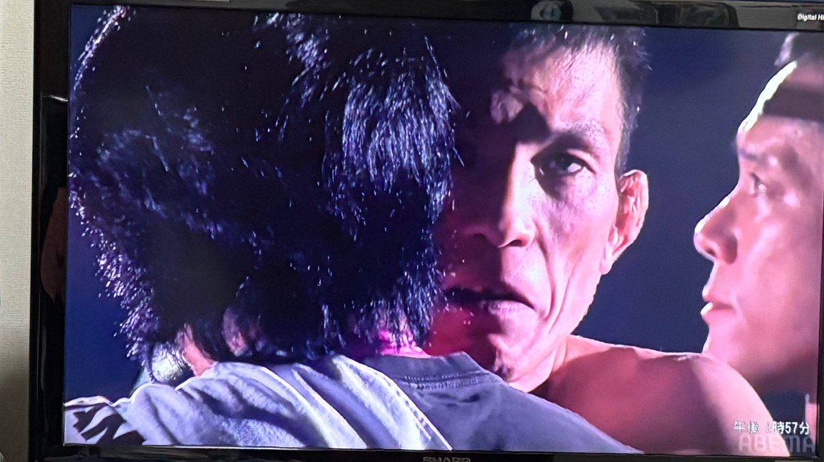 takumisato1977's tweet photo. 青木真也と上野勇希のハグでで泣いた。

青木真也、頑張れ❗️
プロレスファンみんな応援してるぞ‼️

#RIZIN  #ddt https://t.co/aIiA45L7YW