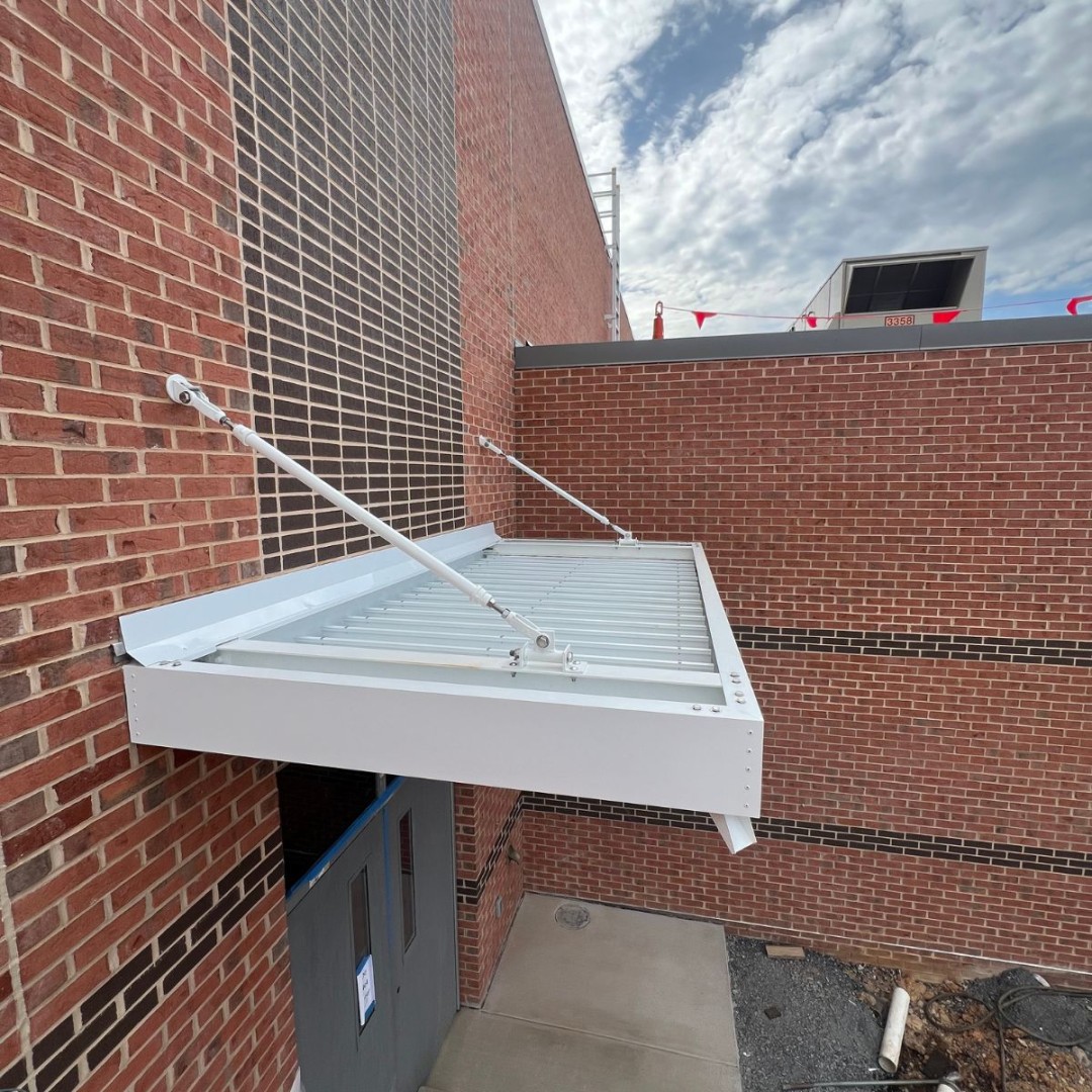 LCCEnterpriseVA's tweet photo. Another scope taking shape at Pleasant Valley Elementary. This entrance canopy brings a clean architectural finish and added coverage to the entry.

Built for the project. Built around the details.

#LCCEnterprises #CommercialConstruction #VirginiaContractor https://t.co/yugCOxljkM