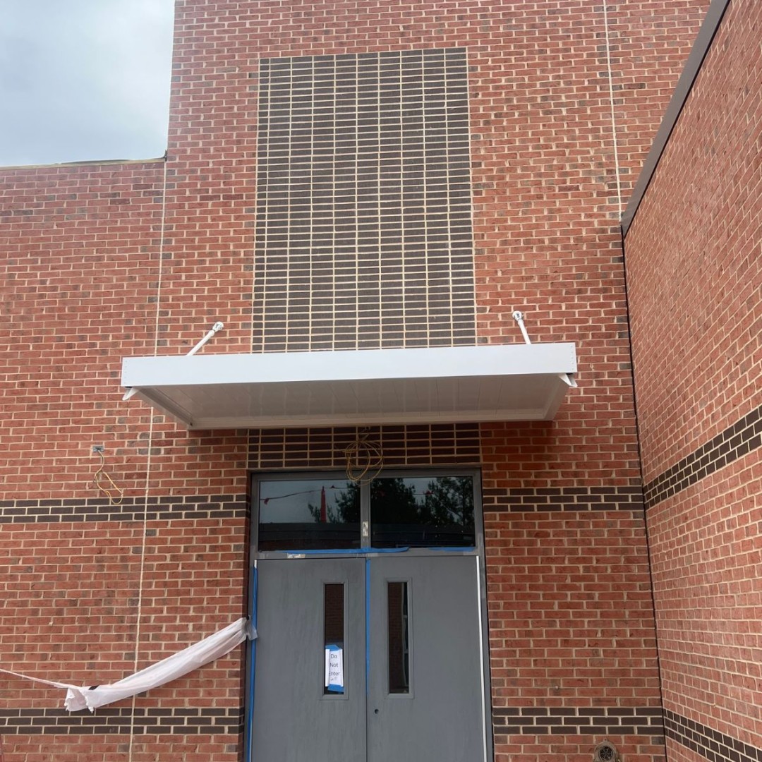 LCCEnterpriseVA's tweet photo. Another scope taking shape at Pleasant Valley Elementary. This entrance canopy brings a clean architectural finish and added coverage to the entry.

Built for the project. Built around the details.

#LCCEnterprises #CommercialConstruction #VirginiaContractor https://t.co/yugCOxljkM