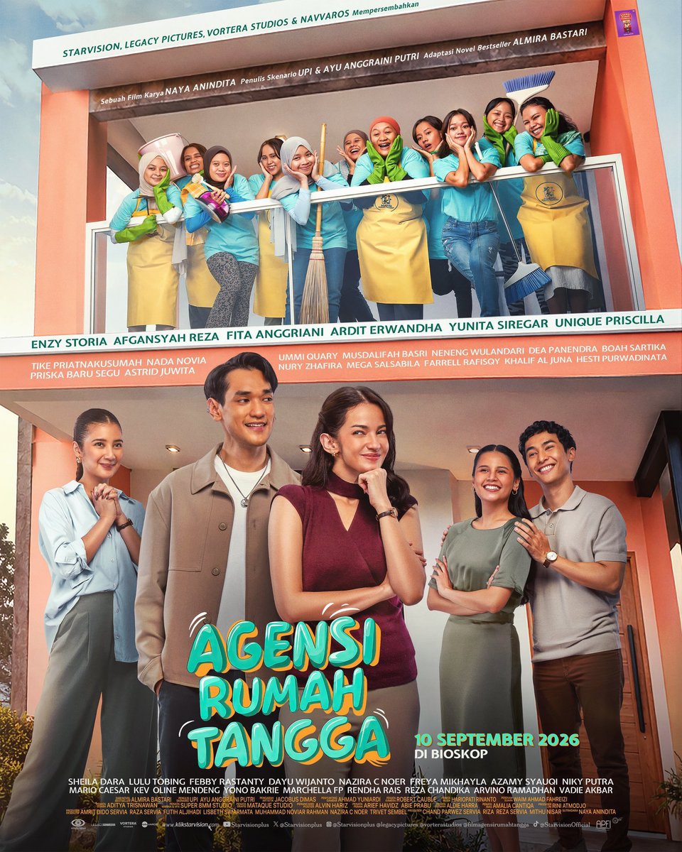 TarizSolis's tweet photo. Agensi Rumah Tangga layak disebut salah satu film komedi terasyik tahun ini. Kelar nonton bawaannya hepi karena sepanjang durasi dibikin ngakak heboh oleh humor super recehnya yg sempat membuatku nyeletuk "kayaknya ini sumbernya dari grup ART soalnya terlalu nyata wkwkwk", dihangatkan oleh plotnya yg juga terasa menguatkan & senyam senyum oleh romance tipis-tipisnya yg gemesss.

Nyeritain seorang perempuan yg selepas kena layoff & nganggur 6 bulan nekat membangun usaha menyalurkan jasa ART alih-alih mengikuti desakan ibunya buat jadi PNS, film arahan Naya Anindita (Komang, Tunggu Aku Sukses Nanti) ini mengajak kita tertawakan keabsurdan hidup dari isu peliknya mencari kerja di negeri tercinta, anak yg mendamba perhatian orang tua hingga stigma masyarakat ke pekerja informal.
