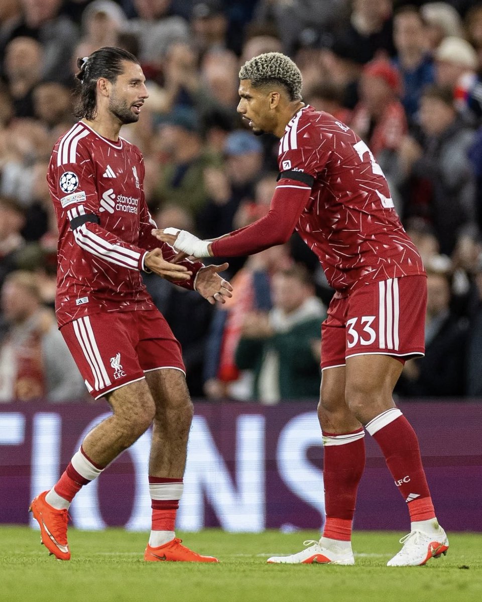 RonaldAraujo_4's tweet photo. Primera noche de Champions con el Liverpool. Gran victoria y una noche muy especial en Anfield. Seguimos trabajando. ✨🔴😉

Gloria a Dios siempre🙌🏾 https://t.co/HKtrIu19Tc