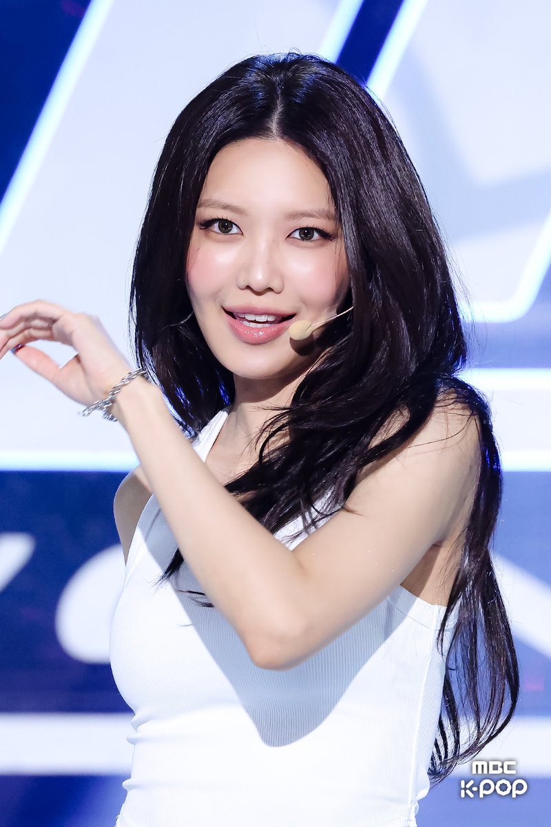 stanSonyoshidae's tweet photo. PRETTY SOOYOUNGIE 😍 😘 https://t.co/AKRDkNe4jh