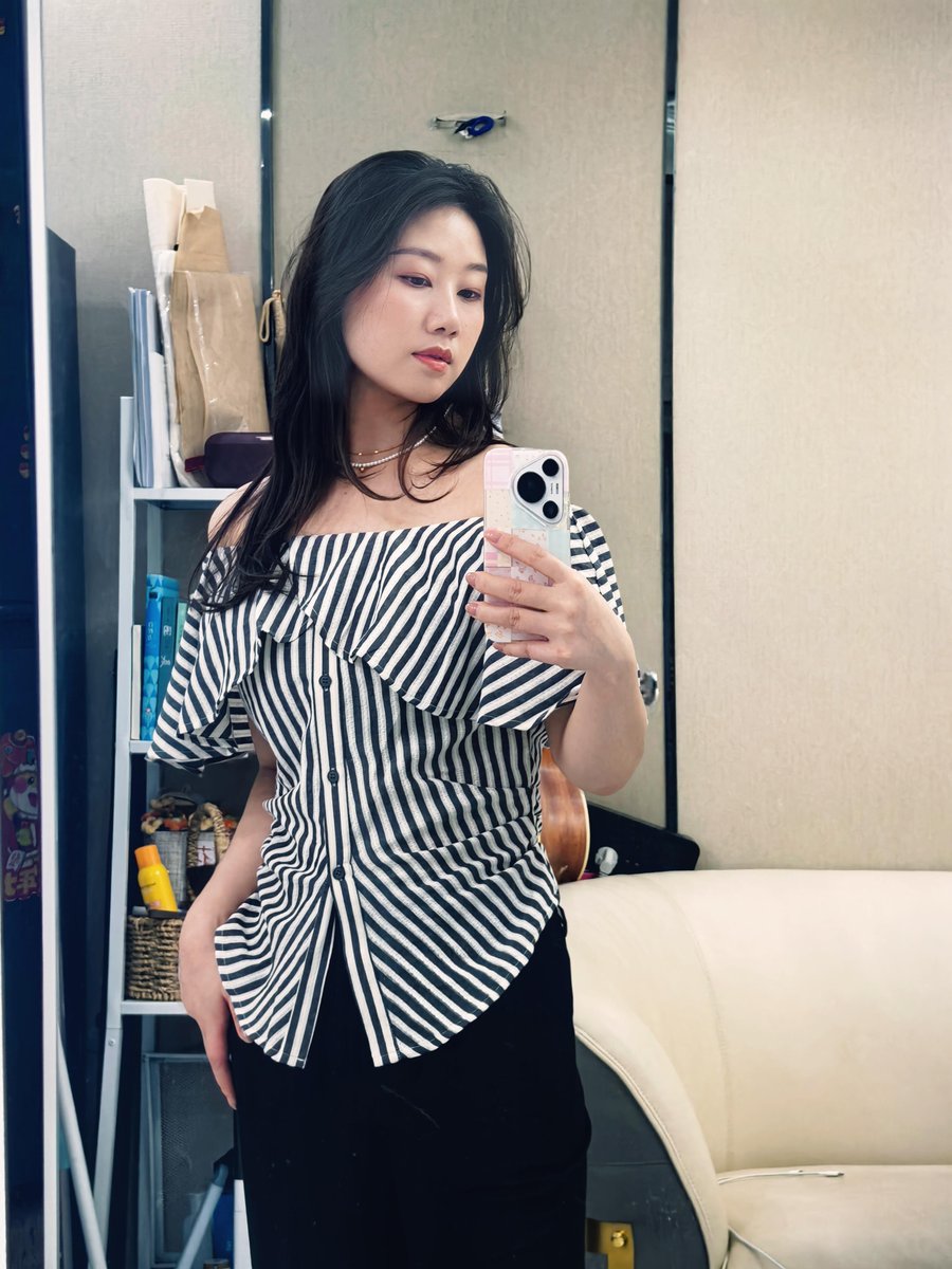 queen___kajal's tweet photo. 线上不盈利，聊的来有眼缘可以线下一起玩玩  但是要有分寸 https://t.co/1xTTywl5bZ