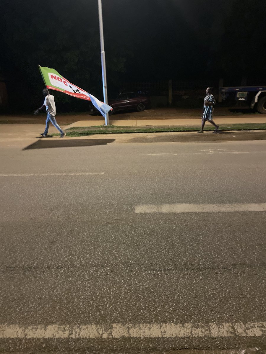 RealVizzykeran's tweet photo. Everybody the waka with flag for Abuja now 😂 what’s going on, especially in the night 😂 https://t.co/grHikHd5L7