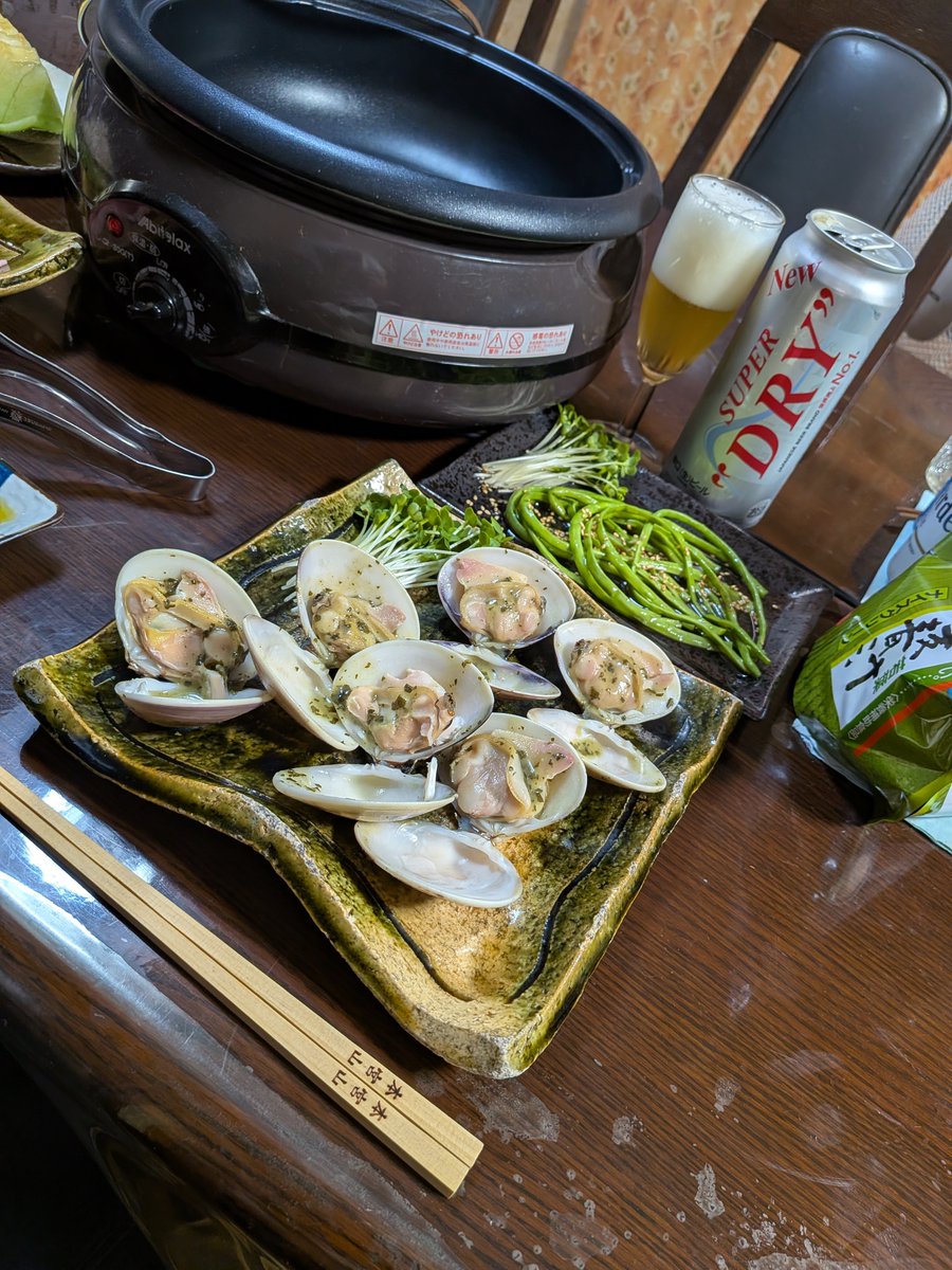 matsu10765's tweet photo. 今晩は(^O^)／本日は豊橋ミッドナイト競輪前検日🤚さて今晩はこんな感じで創りました🤤蛤バジルソース、ラム肉焼肉オリーブ味噌󠄀タレ、十六ささげ胡麻油炒め、キャベツサラダ、メロン🍈、🤤　#かいわれ大根　#ビール好き　#天狗党レーシングチーム　#世界の松井　#松井英幸　#天狗党自転車 https://t.co/k0Nc63MZhI