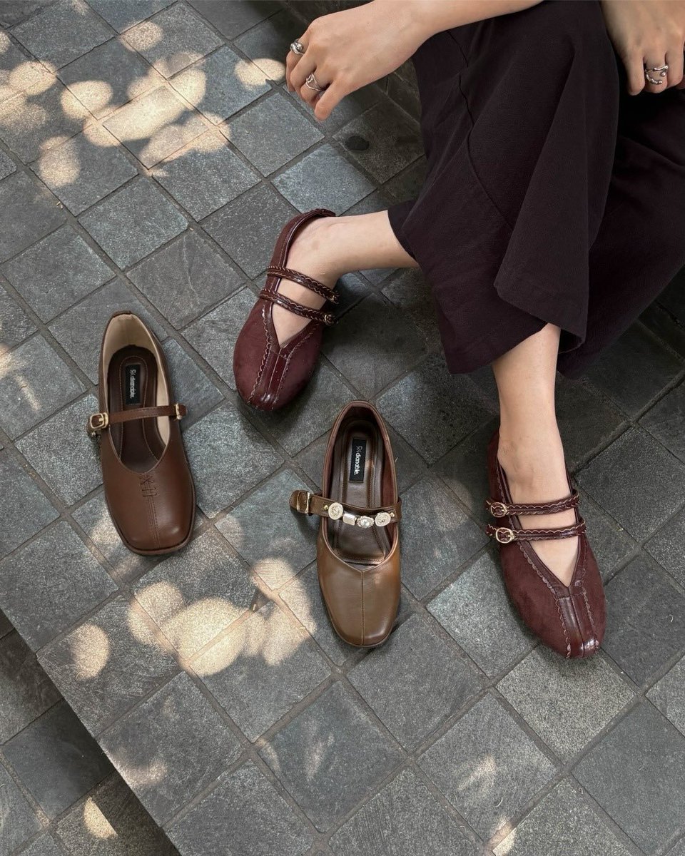 blumes0l_'s tweet photo. HELP kenapa sepatu brown selalu secantik ini sih 😭🤎 https://t.co/koUnHXpFRE