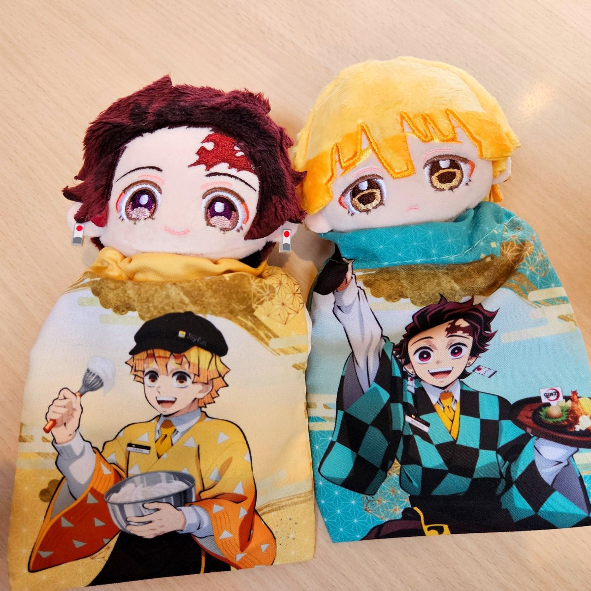 anko_kmt's tweet photo. ポストで見かけた巾着袋の中に入るやつ。
お互いの袋に入ってみました。
頭まで入れ…ぎゅっ…
かわいいね☺️💕 https://t.co/QpvLxYdDZI