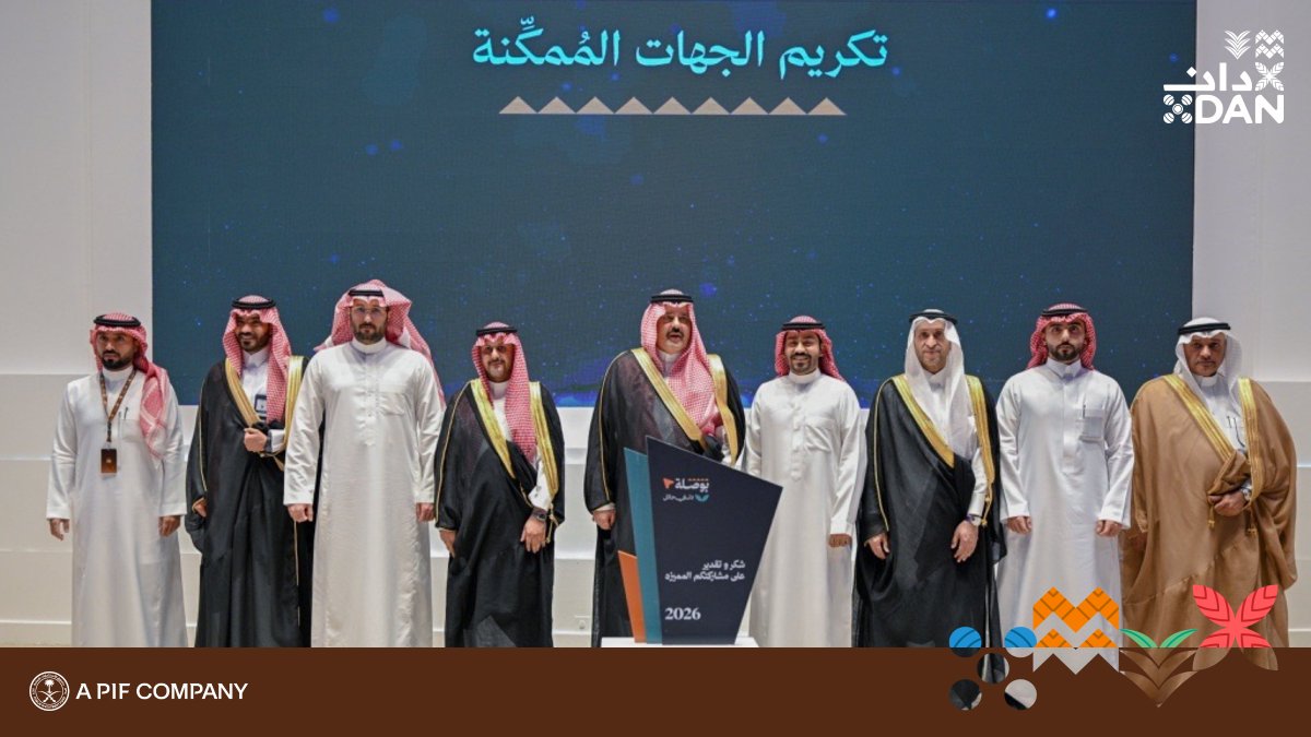 DanCompanySA's tweet photo. ضمن حضورها في #بوصلة_دلني بحائل، استعرضت #شركة_دان نموذج أعمالها في تطوير السياحة الريفية، والفرص الاستثمارية التي تسهم في تعزيز مشاركة القطاع الخاص وتنمية الوجهات الواعدة.
 
وتشرّف جناح دان بزيارة صاحب السمو الملكي الأمير عبدالعزيز بن سعد بن عبدالعزيز، أمير منطقة حائل، كما استقبل م. سلطان الحميدي، الرئيس التنفيذي لبنك التنمية الاجتماعية.
 
واختُتمت المشاركة بتكريم دان ضمن الجهات الداعمة للفعالية، امتدادًا لشراكتها مع غرفة حائل، ودعمًا للجهود المشتركة في تنمية الاستثمار وتطوير القطاع السياحي بالمنطقة.