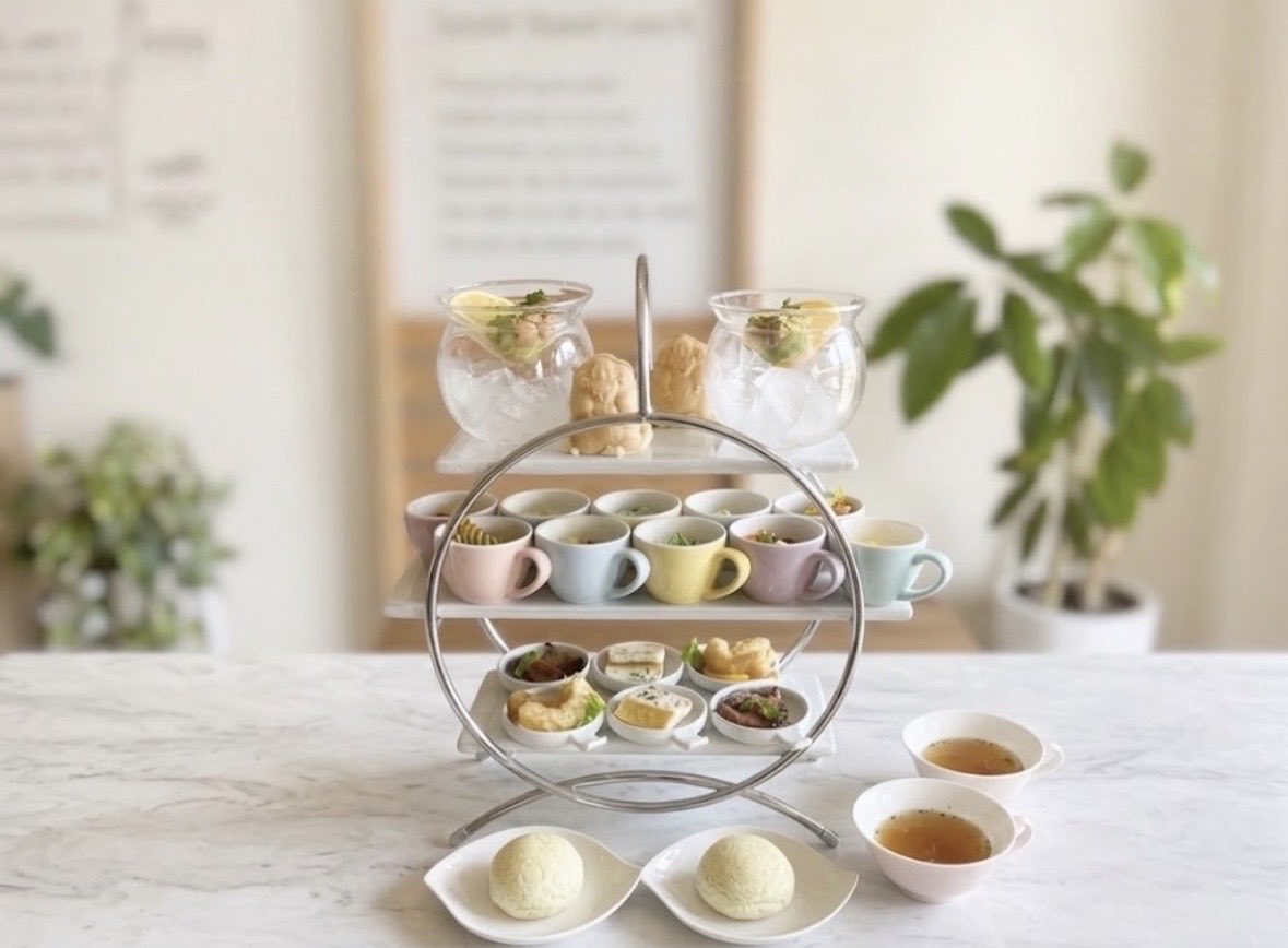 DiroCafe's tweet photo. 期間限定ランチ
10周年の年に何かしたいなと思い
10品ティースタンドを使ってのランチ
平日限定（予約制）でやってます
良かったら是非！
Xは文字数制限あって詳しく書き込めないので
詳しい事はInstagram
もしくは店主まで?!💧
|ूᐕ) https://t.co/d1Zo9xKGsG