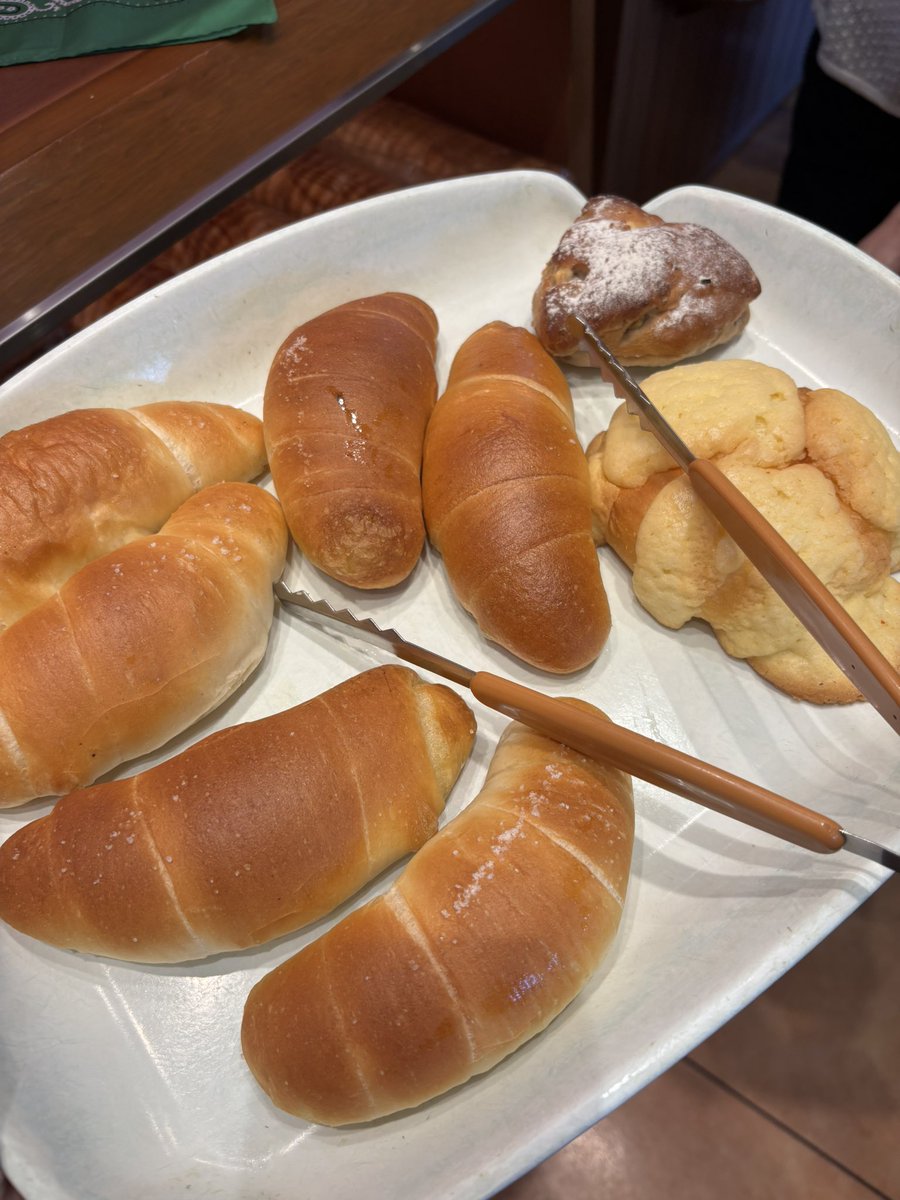 asobi_058's tweet photo. 塩パンといえば
パンメゾンの塩パンやで。
だって元祖塩パンやけもん。 https://t.co/Tuzqab0ZzK