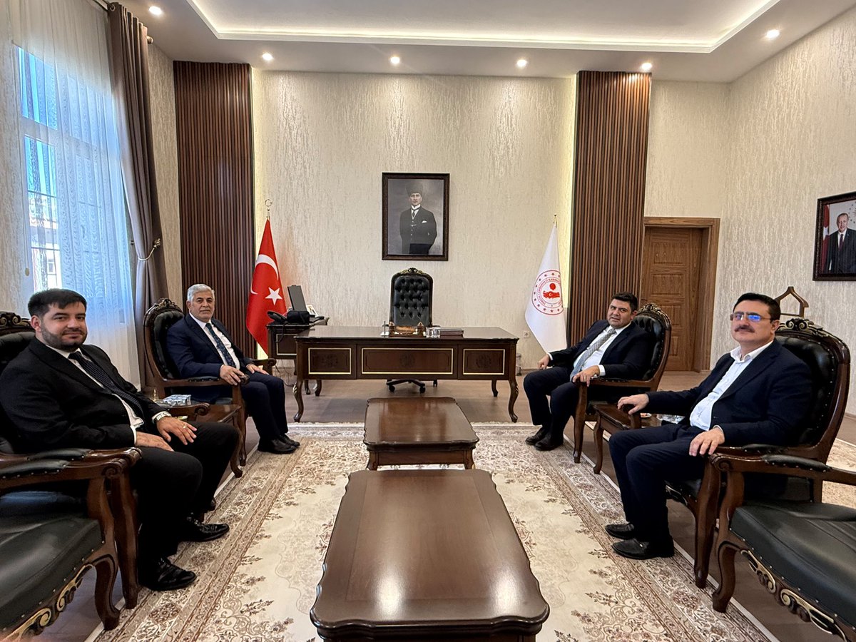 tckarakocan23's tweet photo. Elazığ İl Müftüsü Yusuf BİNGÖL,Kaymakamımız Sayın Furkan SEYMAN’ı ziyaret etti. https://t.co/BVs1PNAV5P
