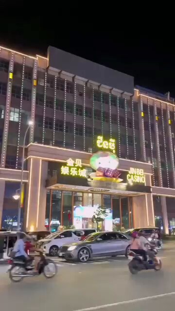 mavanurma's tweet photo. 去年5月被闺蜜骗去东南亚的百万网红，选美冠军，雅典娜Liya被确认还活着。很多人在柬埔寨西港市金贝娱乐城看到了她，视频2⃣️上的夜总会66号就她。金贝在当地 https://t.co/3DCvTjfQqv