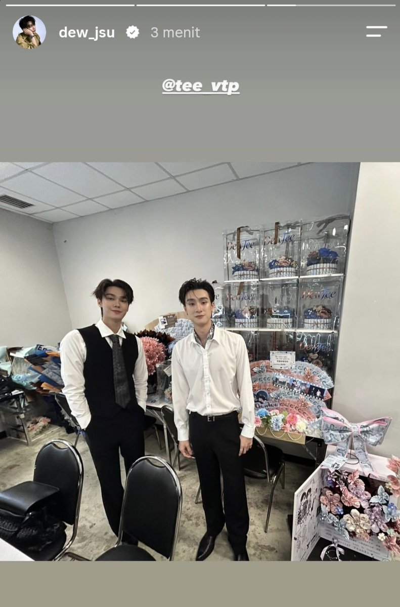 _kazuhachi's tweet photo. Lengannya dew di sini kok kyk gede bgt 😭 https://t.co/HESJ3EgpKR