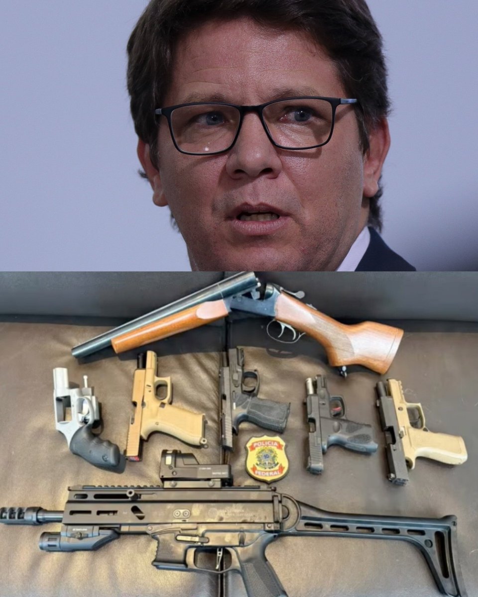 GuedinhoeFans's tweet photo. Os brinquedos de um homem dizem muito sobre seus pensamentos e seus hábitos. No caso de Mário Frias, os brinquedos encontrados em sua casa dizem bastante: armas no lugar de livros, instrumentos de morte no lugar de ideias. Um lunático em versão Roberto Jefferson. https://t.co/fVNLOsqDra