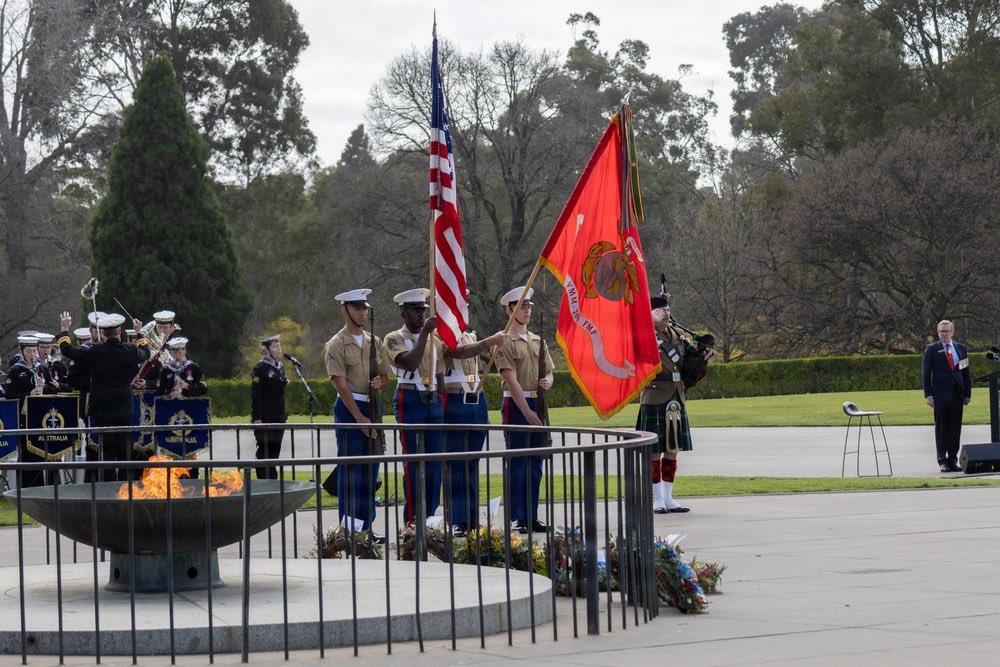 MRFDarwin's tweet photo. Never Forget

U.S. Marines with Marine Rotational Force – Darwin 26 participated in a 9/11 memorial ceremony at the Shrine of Remembrance while in Melbourne for a showcase with the Australian Defence Force at an NFL game.

(📸Cpl. Caleb Goodwin)

#Marines #USMC #MRFD #ADF https://t.co/SKR2kZgSrY