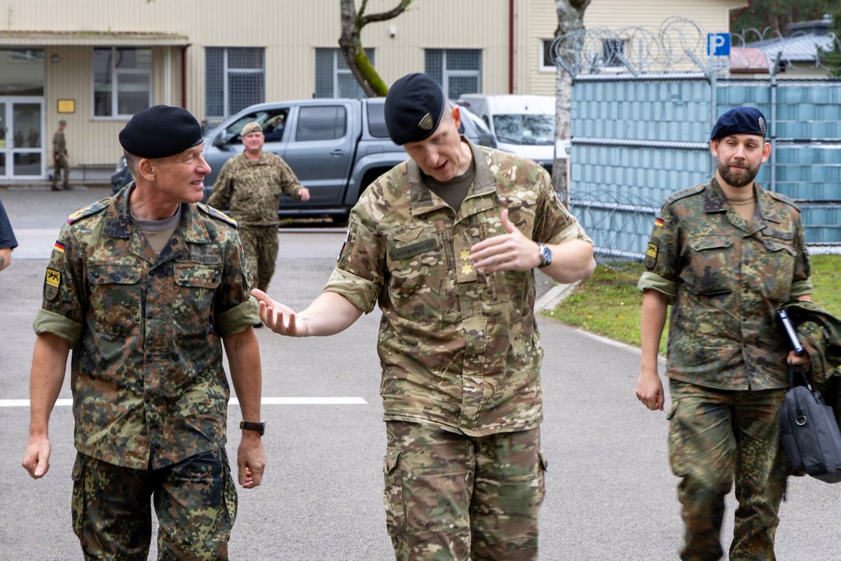 hqmndn's tweet photo. Logistic support to multinational forces - one of the topics discussed during the meeting between Major General Ulrich Essemann-Beck, Commander #MNDN, and Lieutenant General Kai Rohrschneider, Commander @JsecNato, today in 🇱🇻
#WeAreNATO https://t.co/0VKaFxSG7D