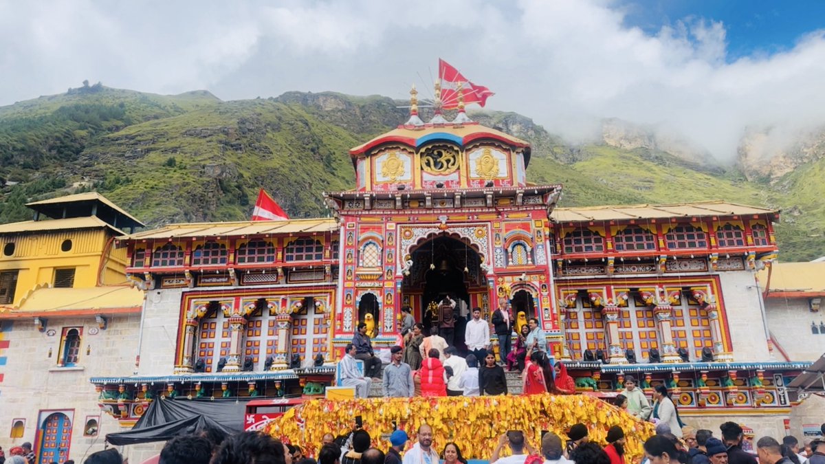 taruna_grover's tweet photo. Jai Badri Vishal🙏🏻

“Called by Him, guided by Him, blessed by Him. 🙏✨ Shri Badrinath Ji ke charno mein koti koti pranam. 🪷” https://t.co/qtHieUy8EX