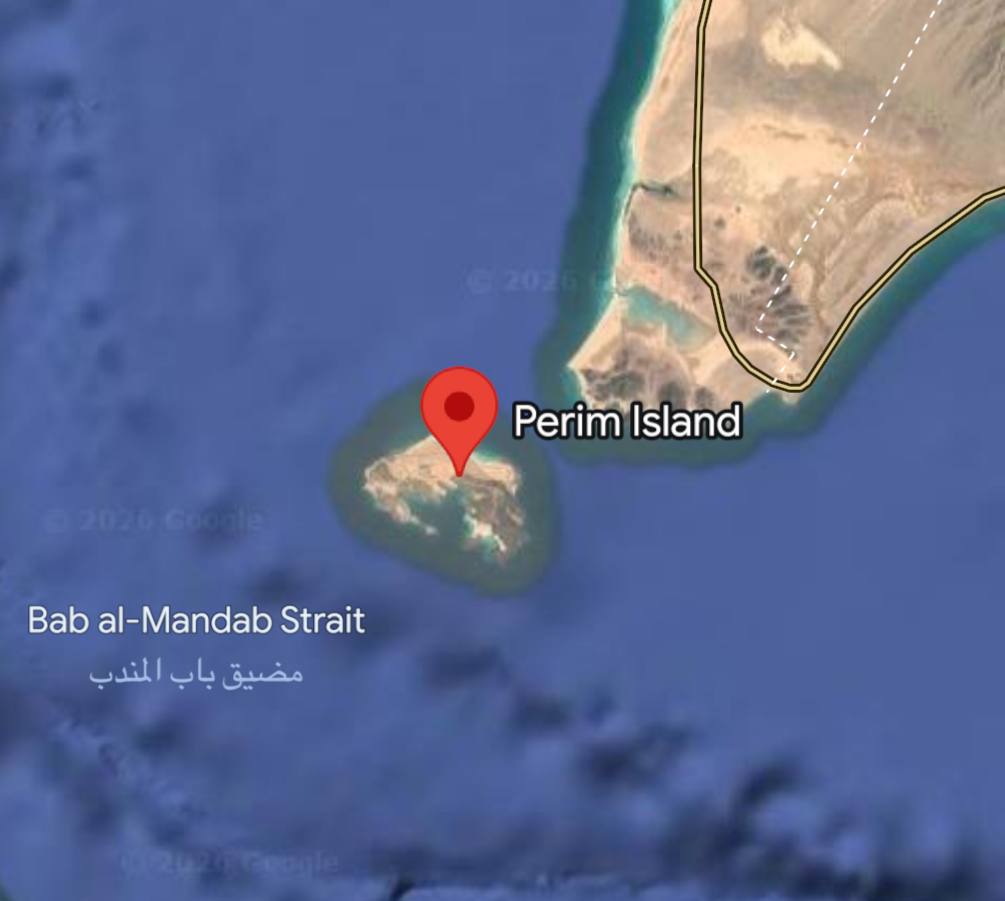 dana916's tweet photo. 🇾🇪⚔️🇸🇦‼️  Ansarallah forces have landed on Mayun Island (Perim Island), known as the ‘Pearl of Bab Al-Mandab’

It sits right between Yemen and Djibouti on the narrowest part of the Strait. The Island houses an Emirati airbase (non-operational) and was rumored to have an Israeli presence.

Clashes are currently still ongoing.

Middle_East_Spectator