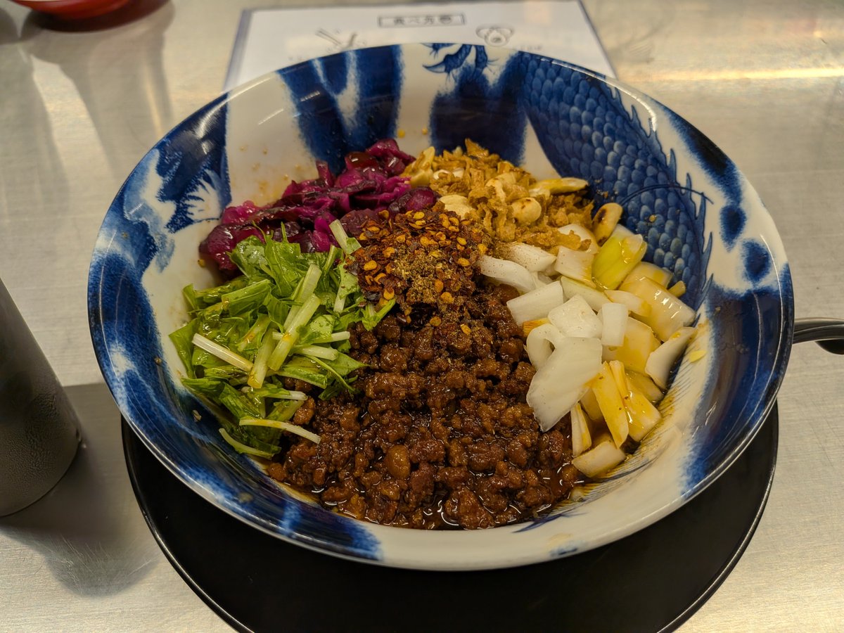 uriuri_tm's tweet photo. スパイス担々麺専門店、香辛薬麺の汁無し担々麺。辛さ3 、痺れ3
スパイス唐揚げもいただきました。
美味しかったです、満足。 https://t.co/gmlM6TrcGD