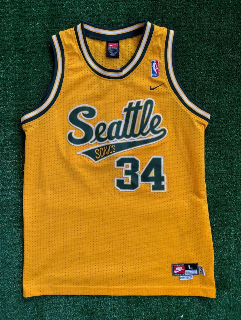 jkylemann's tweet photo. nike’s had some nice moments with the nba jerseys since they took over but it’s amazing how much it’s fallen off 

the nike rewind era was apex imo—colors were better, stitching and materials nicer https://t.co/gMiLcIg8OK