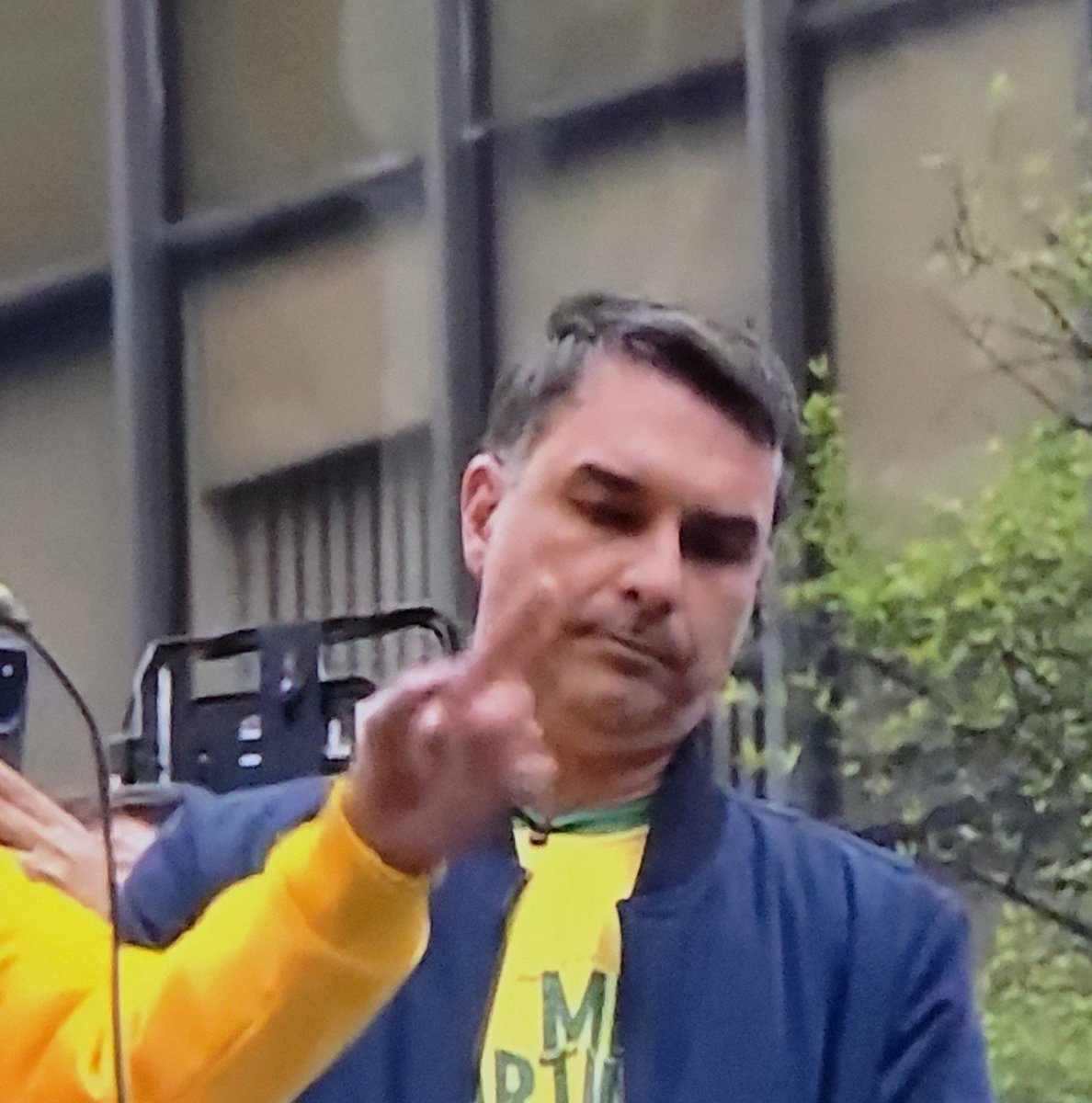 ValriaMont72680's tweet photo. Já passou da hora de colocar tornozeleira no Rachadinha, ou daqui a pouco ele fará campanha lá dos EUA. https://t.co/j14k6SwLkr