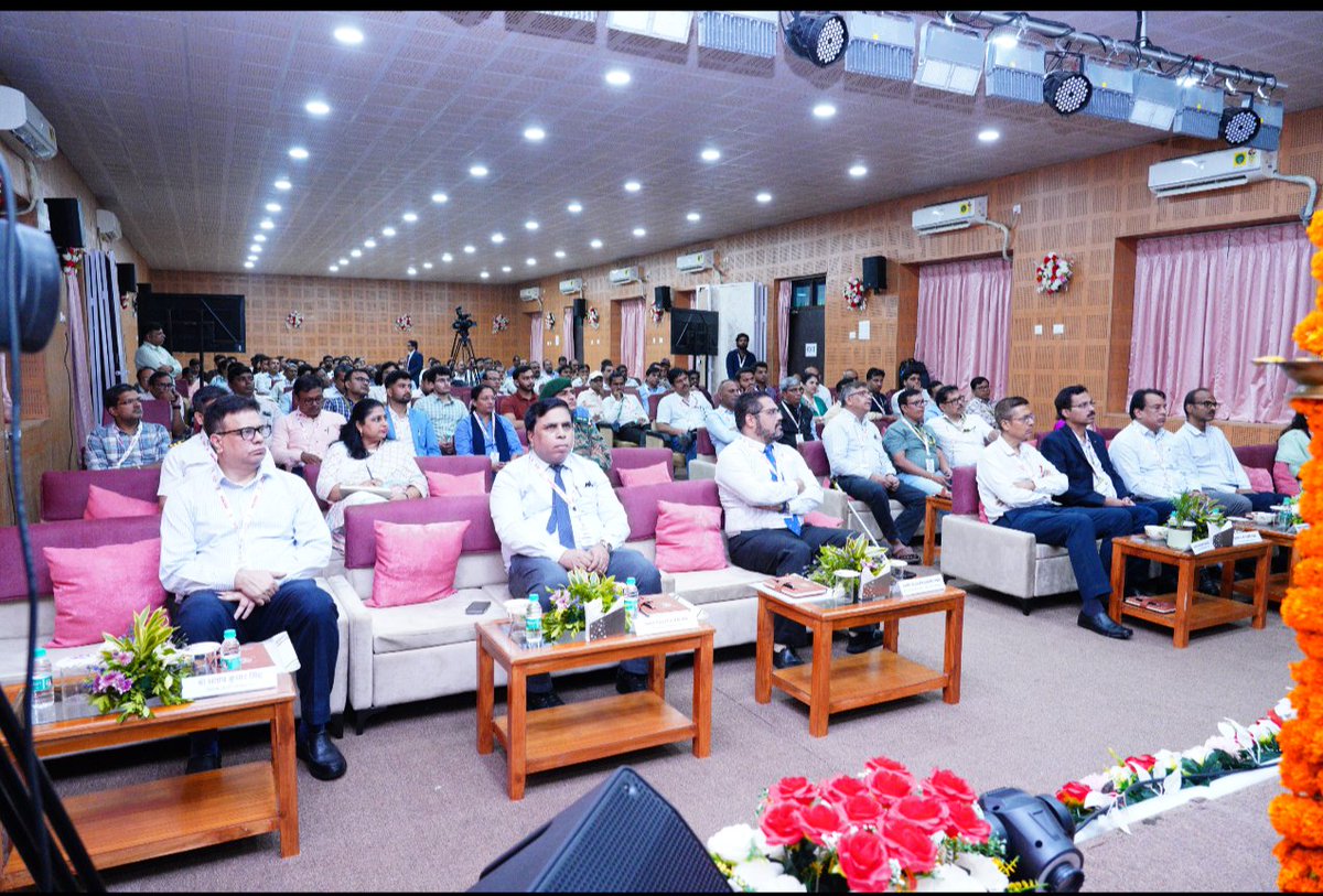 YantraIndiaLtd's tweet photo. Driving innovation for next-generation defence manufacturing.
YIL organised a One-Day Workshop on Emerging Technologies in Artillery Ammunition Hardware Manufacturing focusing on AI, Electronic Warfare, Electronic Fuzes &amp; Guidance &amp; Control.
@SpokespersonMoD
@DefProdnIndia https://t.co/RvnHTjuNki