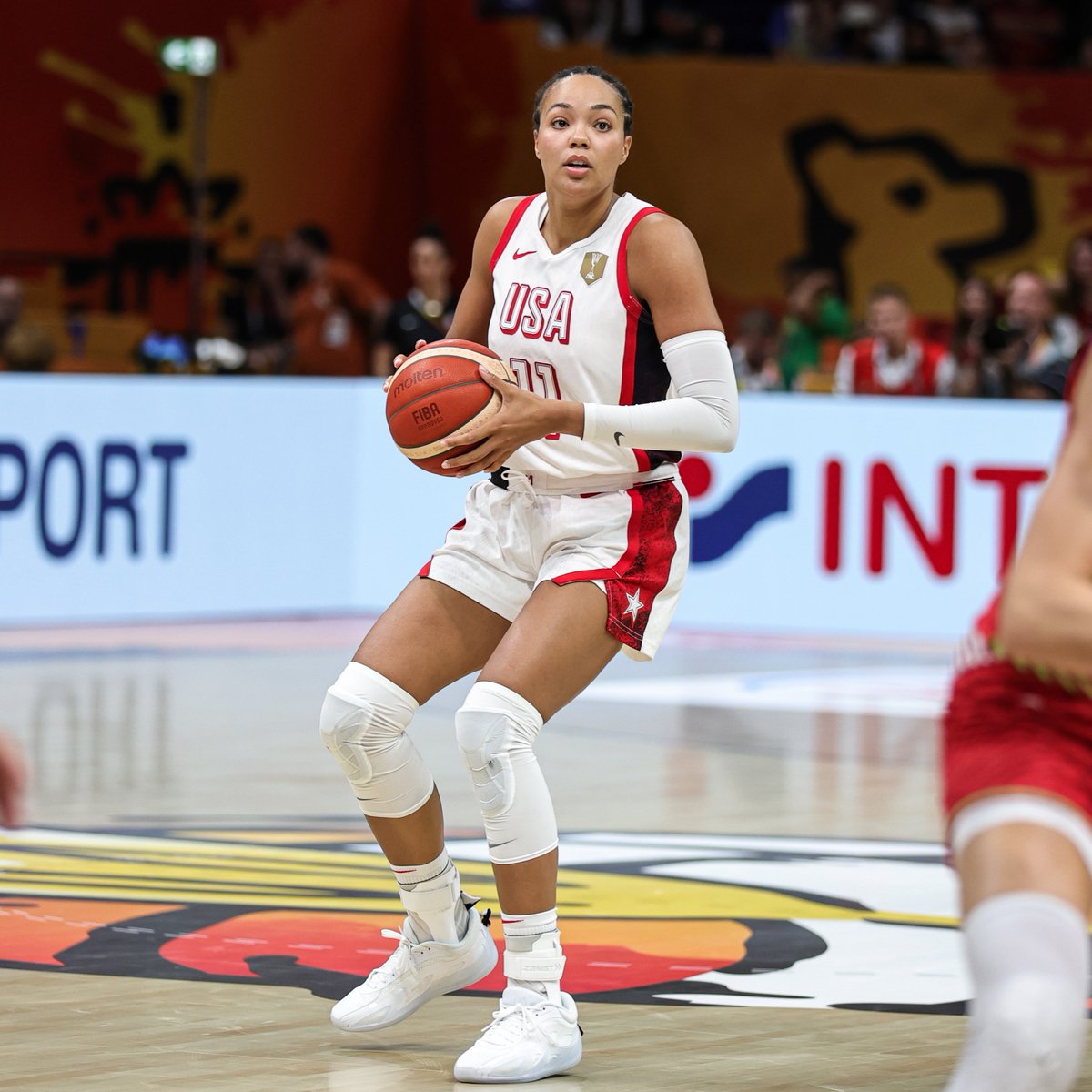 WNBA's tweet photo. Your Player of the Game, folks 🤩

19 PTS | 7 REB | 9-13 FGM

#USABWNT | #FIBAWWC https://t.co/0cdHr5UYSe