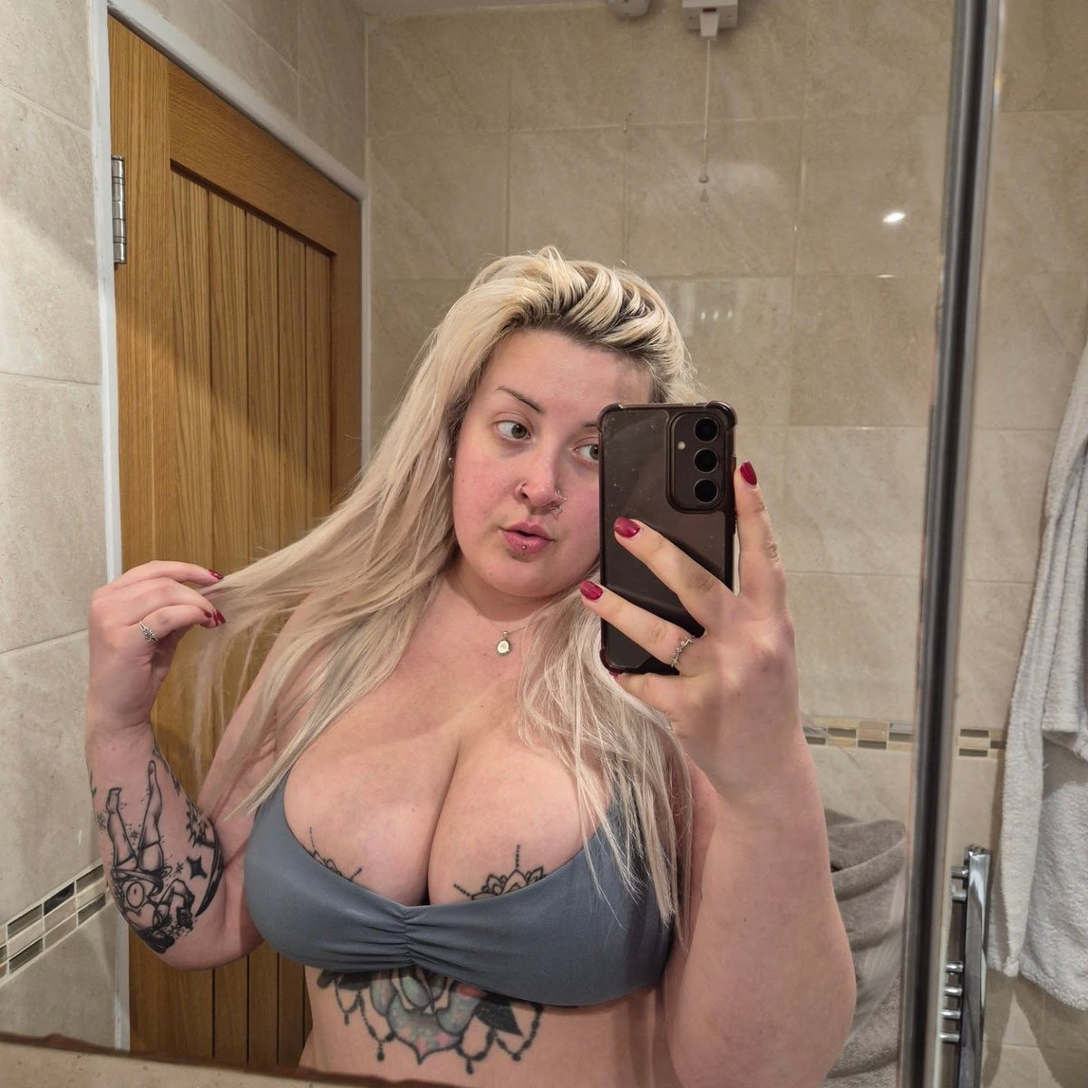 gupassarelli's tweet photo. Fresh-faced and glowing. Appreciate yourself without makeup or filters. If I’m beautiful without them, so are you. https://t.co/AbXQbhd6MZ