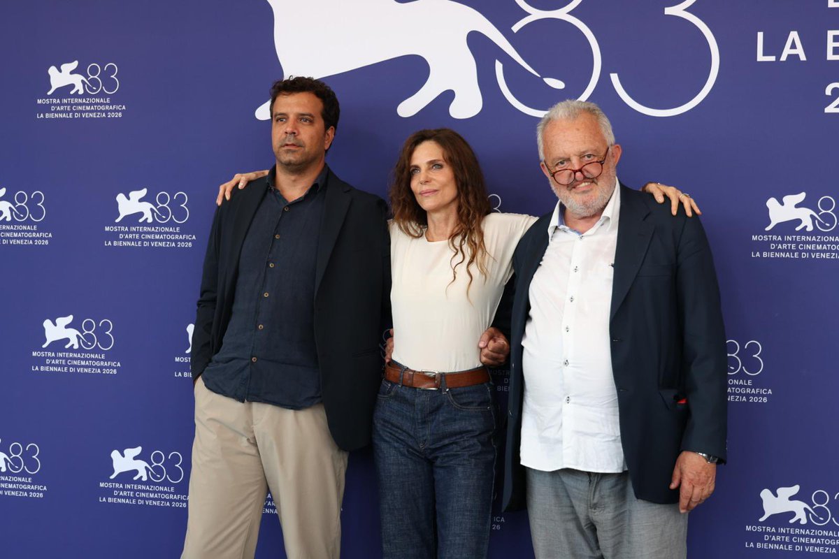 RaiCinema's tweet photo. Presentato al Venice Open (Fuori Concorso) della Mostra del Cinema di Venezia, #JusoPerFerie di Karen Di Porto ci regala un omaggio affettuoso, ironico e irriverente a Galliano Juso, produttore visionario e pioniere del cinema italiano di genere. @la_Biennale https://t.co/Q4bTH9uSXy