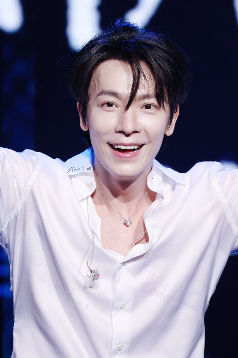 XiandaHae's tweet photo. Hey Cutie 😄

260906 #ALIVE_ENCORE  
#동해 #Donghae @donghae861015 https://t.co/D3nFJdfAn9