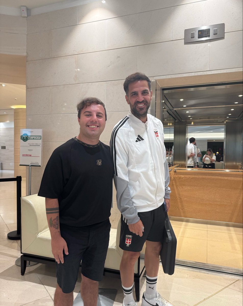 steilbarellino's tweet photo. Col mister Cesc, gli ho augurato buona fortuna per l’esordio in Champions di stasera! 

P.S. un giorno sono sicuro che siederà sulla panchina dell’Inter ⚫️🔵 https://t.co/d9Q0GFQQeM