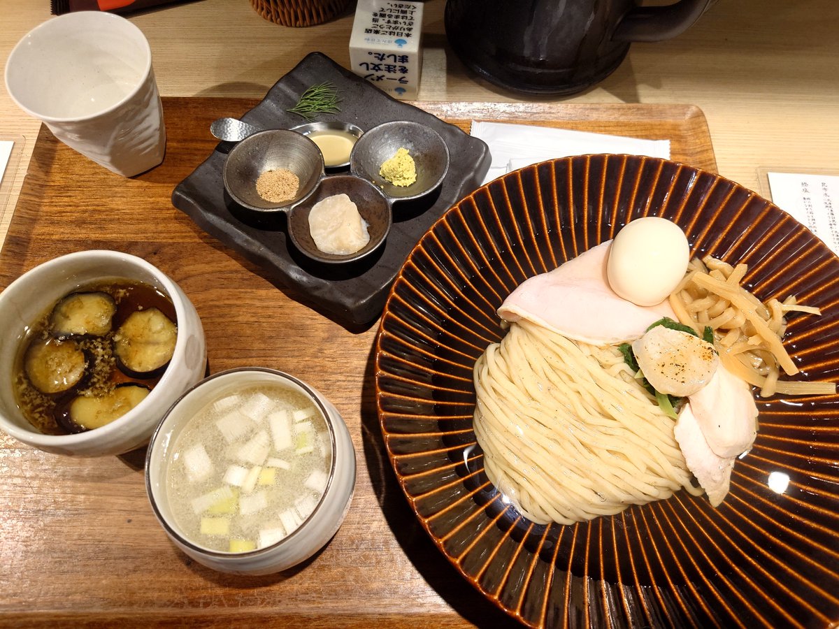 ix1213123's tweet photo. Tokyo Style Noodle ほたて日和@東京都千代田区神田佐久間町:「秋葉原」駅
@hotatebiyori / #ほたて日和
2026年09月10日19:35

帆立の昆布水つけ麺 黒【醤油】 ¥1,450
フォロワー限定
追加のつけダレ
『焼き茄子と生姜と鶏』 ¥400
9月のスープ割り
秋刀魚節とほうじ茶

お心遣い恐縮です、ありがとうございました。🙇‍♀️