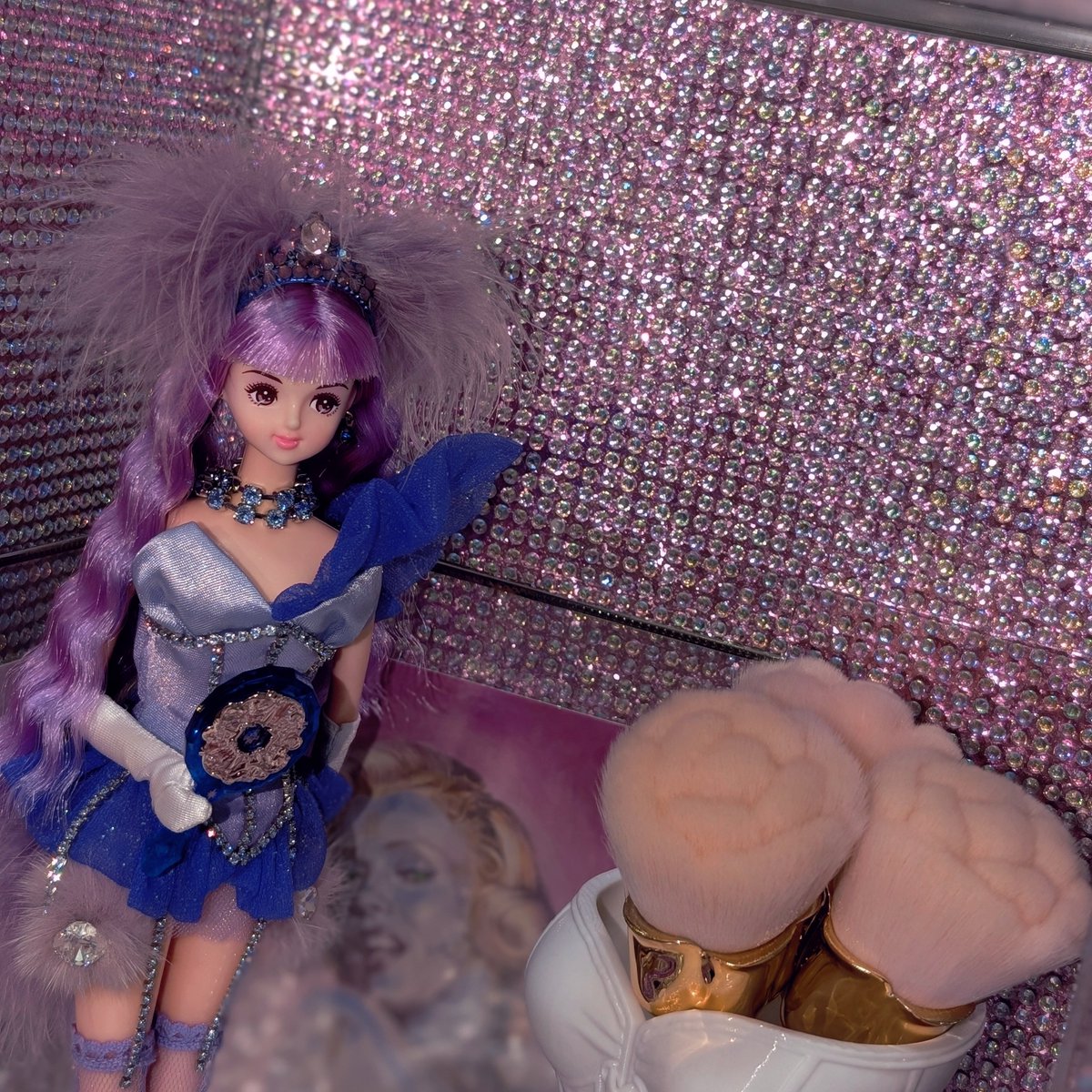 BABYDOLLsi2's tweet photo. 💖💎ラインストーンは心の栄養💎💖
ディスプレイケースの中身をデコったんだけど、ステッカー80枚くらい消費した‥
#ジェニーフレンド https://t.co/Kc5U0akzQU