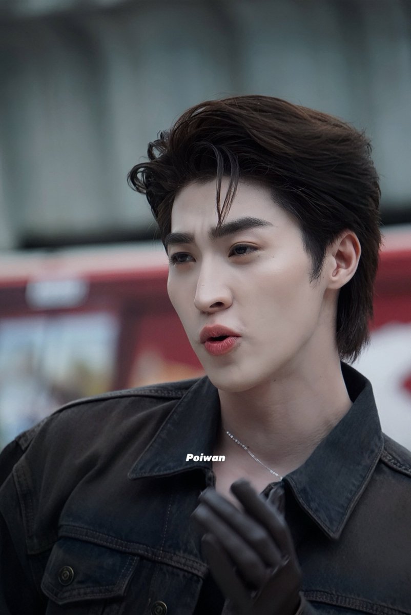 iampoiiiwannn's tweet photo. นี่บลูเดินมาหรือลอยมา 💙✨

#BLUEPONGTIWAT 
#KISSCOMEKISS_BUSKING
#BlueBuskingatSiamParagon
#BLUE_KISSCOMEKISS https://t.co/1jHPnOvFzT