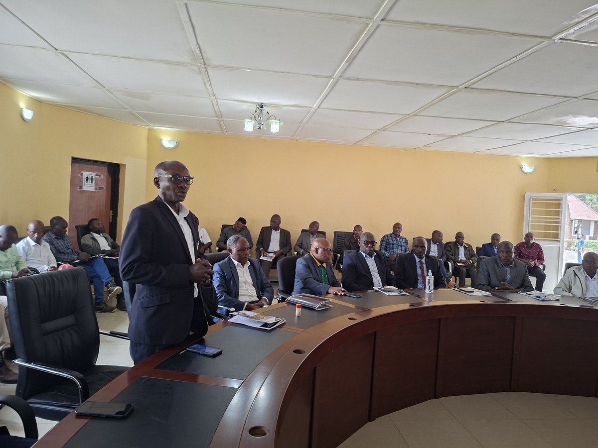 gatjmv's tweet photo. Les Officiers Superieurs&amp;Généraux Demobilisés, Anciens du #FDLR et autres Groupes armés  rappatriés dans les années passées ont été invité à Mutobo à la Cérémonie de clôture de la formation des éléments recement rapatrié. Eg: Demob Gen Major Felicien, Mujyambere,Col Cadence etc https://t.co/R9BKBnd7ji