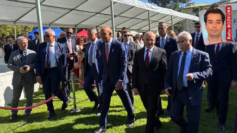 gazetepano's tweet photo. YENİ Parti, “İstenmeyen adam” ilan ettikleri Tom Barrack’ın davetine katıldı:

ABD Büyükelçisi Tom Barrack Ankara’da resepsiyon düzenledi.

YENİ Parti Genel Başkan Yardımcısı
 Prof. Dr. İlhan Uzgel davete katılırken, İYİ Parti resepsiyonu boykot etti. https://t.co/GOKVTF0zNN