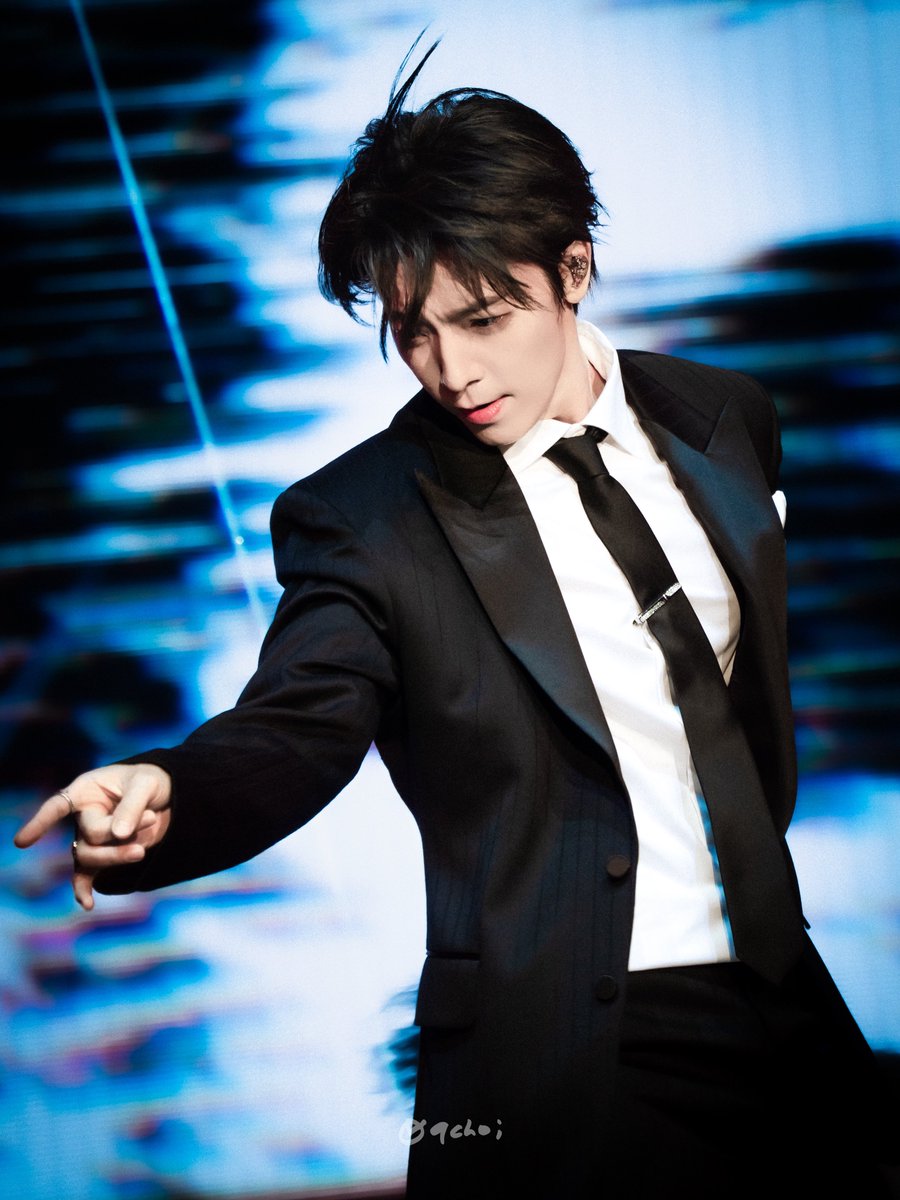 9choi_elf's tweet photo. 𝟚𝟘𝟚𝟞𝟘𝟡𝟘𝟞 𝔻𝕆ℕ𝔾ℍ𝔸𝔼 <𝔸𝕃𝕀𝕍𝔼> 𝔼ℕℂ𝕆ℝ𝔼 𝕚𝕟 𝕊𝔼𝕆𝕌𝕃

Black Suit🖤

#DONGHAE #동해 #이동해 #東海
#SUPERJUNIOR #슈퍼주니어 
#SUPERJUNIORDNE 
@donghae861015 ♡ https://t.co/WcPpHkfmjy