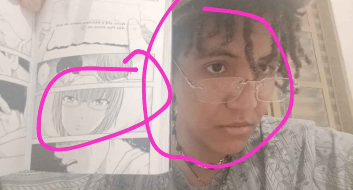 drenadinha's tweet photo. gente queria saber se parece ? https://t.co/LcoPQS78nb