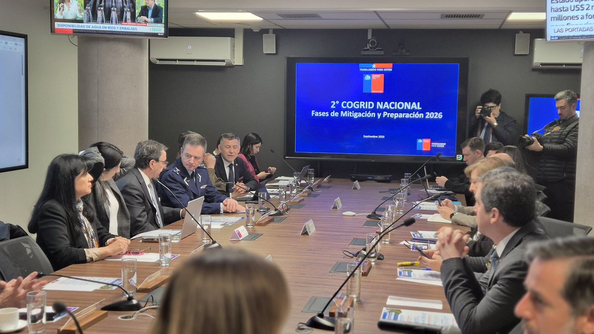 mindefchile's tweet photo. El ministro Fernando Barros, participó del COGRID nacional, ocasión en la cual se analizaron -entre otras materias- los avances en acciones preventivas para el periodo estival, en especial las que tienen relación con los trabajos frente a la amenaza de incendios forestales. https://t.co/ADGY63la8p